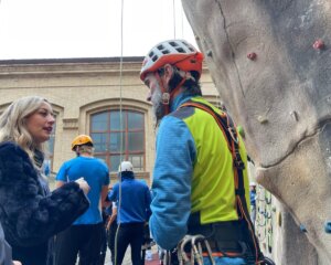 Rocío Gil visita el renovado rocódromo del Complejo Deportivo Cultural de la Petxina